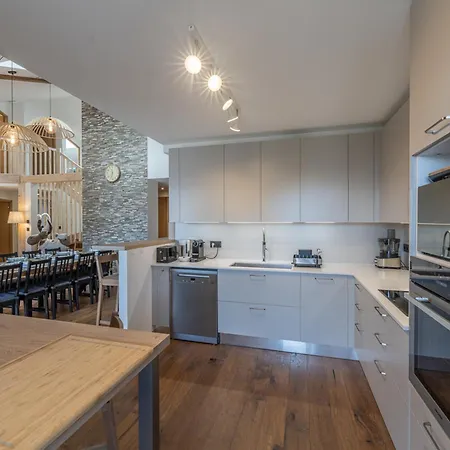 Spacieux A Courchevel, 12-14 Pers., Parking & Ski-in/ski-out Courchevel